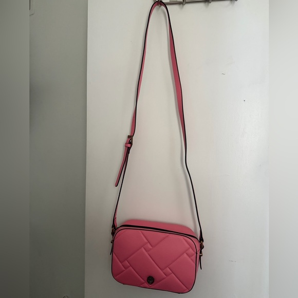 Kurt Geiger Coral Pink Quilted Crossbody with Gold Emblem - Picture 2 of 6